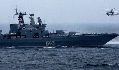 عاجل.. مدمرة روسية ترسو في ميناء حمد القطري