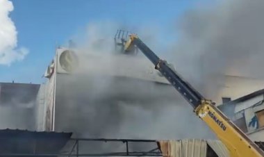 السيطرة على حريق هائل نشب فى مصنع أثاث بدمياط (صور)