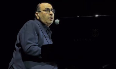 بكى على المسرح.. أسامة الرحباني يحيي ذكرى ابن عمه زياد الرحباني في دبي