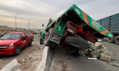 مصرع وإصابة 10 أشخاص فى حادث تصادم مروع بين 14 سيارة أعلى الطريق الأوسطى بحلوان 