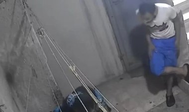 القبض على المتهم بطرد والدته المسنة والتعدي عليها في دار السلام بعد تداول فيديو الواقعة