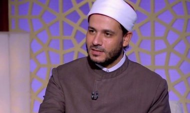 «ماشوفتوش من 5 سنين غير مرتين».. طفل يشتكي والده على الهواء (فيديو)