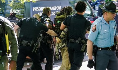 اعتقال 500 طالب خلال احتجاجات مؤيدة للفلسطينيين بالجامعات الأمريكية
