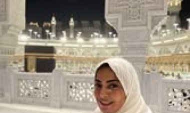  من داخل المسجد الحرام وأمام الكعبة المشرفة.. داليا مصطفى تؤدي العمرة 