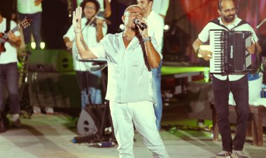 بالصور| عمرو دياب يشعل سماء مدينة «العلا» في حفل كبير  بالسعودية