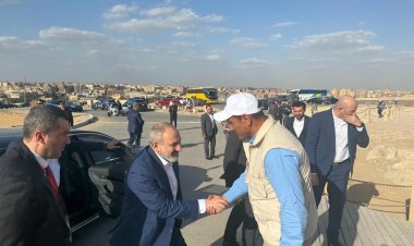 رئيس وزراء أرمينيا يزور منطقة آثار أهرامات الجيزة