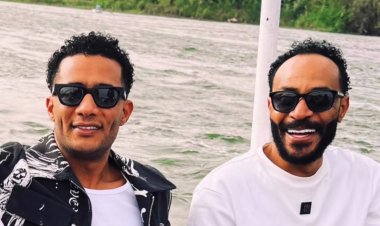 محمد ومحمود رمضان في نزهة نيلية: تناغم أخوي يعكس روابط النجاح