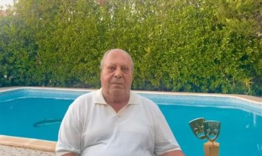 أسامة عباس يكشف عن حياته بعيدا عن الفن: عايش في هدوء وبصلي وبستمتع بقراءة الكتب