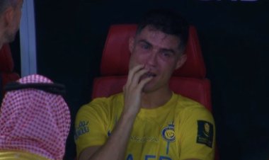 جماهير النصر السعودي تصب غضبها على رونالدو الباكي بعد وداع كأس الملك