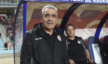 منتخب تونس يعلن إقالة مدربه فوزي البنزرتي