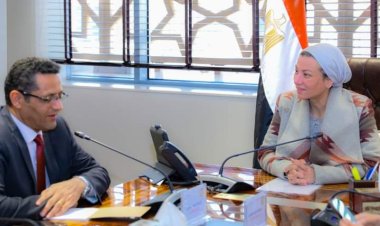 وزيرة البيئة تلتقي بنقيب الصحفيين لبحث سبل التعاون  