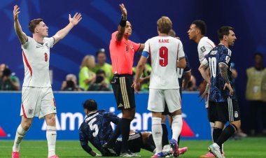 الأرجنتين تقلب تأخرها لفوز على إنجلترا وتتأهل لنهائي كأس العالم