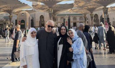 روجينا تؤدي زيارة روحانية للمسجد النبوي برفقة أسرتها