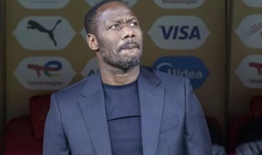 بعد إخفاق المونديال.. منتخب السنغال يعلن إقالة مدربه "بابي ثياو"