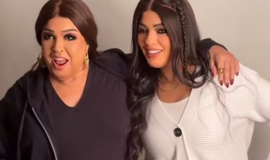 عزة مجاهد تحتفل ببرنامجها الرمضاني ألف ليلة وليلة بصور مع والدتها فيفي عبده