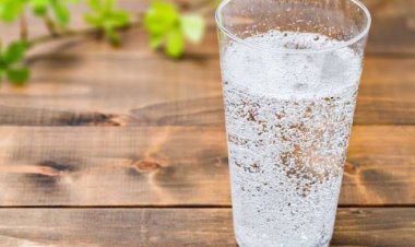 في مزاد علني.. جمارك سفاجا تبيع 2793 عبوة مياه غازية وجبن غدًا