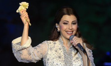 بدء حفل ماجدة الرومي بالعلمين بحضور عدد من نجوم الفن