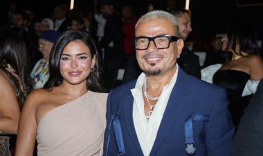 خاص "العاصمة".. صداقة قوية تجمع بين الهضبة عمرو دياب وأسماء جلال