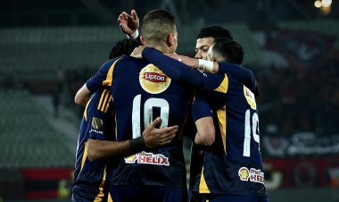 الأهلي يفوز على مودرن سبورت بثلاثية في الدوري الممتاز