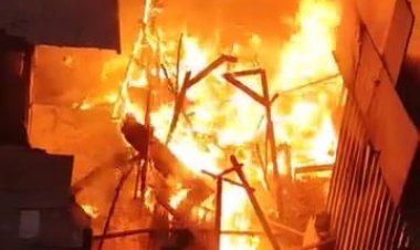 السيطرة  على حريق نشب في عشش بمنطقة البساتين.. صور