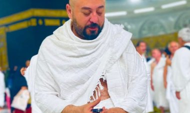 بإطلالة روحانية من أمام الكعبة.. عمرو عبد العزيز يهنئ جمهوره بليلة النصف من شعبان