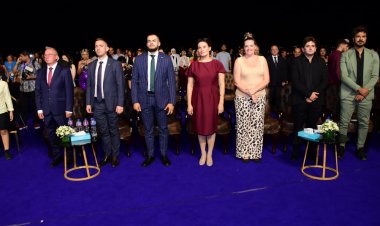 نجوم السينما وصناعها يتألقون على الريد كاربت لمهرجان الغردقة