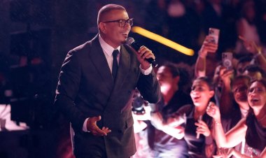 ليلة ساحرة أخرى.. عمرو دياب يتألق بحفل خاص في الأهرامات