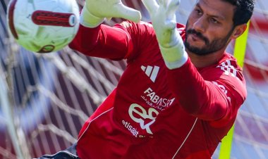 عقب  وفاة والده.. الشناوي يعود لتدريبات الأهلي استعدادًا لمواجهة غزل المحلة