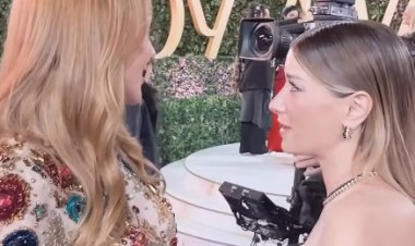 لقاء عفوي يجمع مريم أوزرلي وهازال كايا على سجادة حفل جوي أووردز 2026