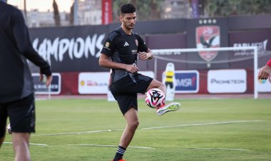 "أشرف داري" يعود لتدريبات الأهلي قبل مباراة العين