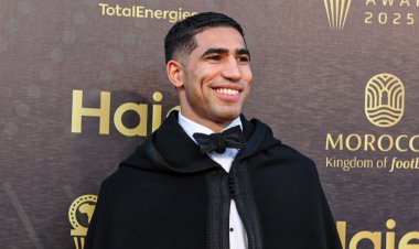 أشرف حكيمي يفوز بجائزة أفضل لاعب إفريقي لعام 2025