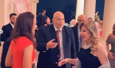 على هامش خطوبة نجل عمرو أديب ولميس الحديدي.. هالة سرحان تمازح ابنة مروة حسين في أجواء من الرقي والتحضر