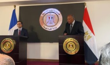 وزير الخارجية يجتمع مع نظيره الفرنسي لمواجهة التحديات المشتركة