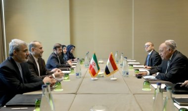 شكري  يلتقي بوزير الخارجية الإيراني على هامش اجتماعات مجلس حقوق الإنسان بجنيف