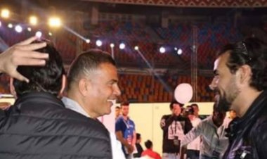 سامو زين يُثير الجدل بإطلالة جديدة من اليونان.. ما علاقة عمرو دياب؟