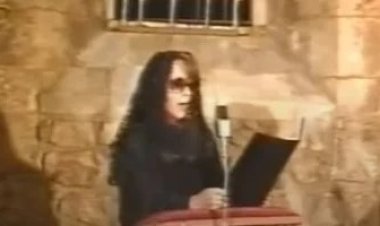 حقيقة فيديو فيروز ترثي ابنها زياد الرحباني بترنيمة داخل الكنيسة