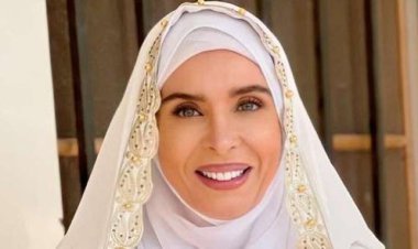 بعد مشاركتها في "إش إش".. دينا تؤدي مناسك العمرة