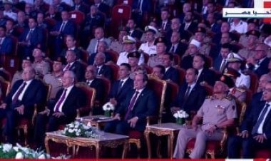 الرئيس السيسي يشاهد أوبريت "عايشين عبور تانى" خلال الندوة التثقيفية