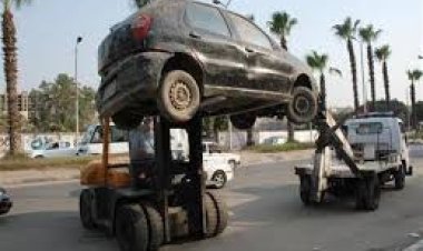 رفع 36 سيارة ودراجة نارية متروكة وتحرير 1359 مخالفة الملصق الإلكتروني