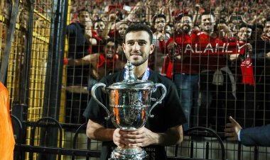 حمدي فتحي يزور بعثة الأهلي في قطر