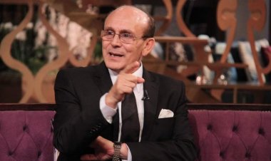 أشرف زكي يطمئن الجمهور: الفنان محمد صبحي غادر المستشفى بعد تحسن حالته الصحية