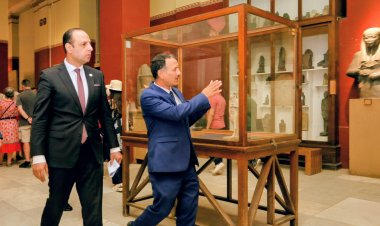 "تعود لعصر الانتقال الثالث"....النيابة الإدارية تكشف تفاصيل جديدة بواقعة سرقة الأسورة الذهبية من المتحف المصرى