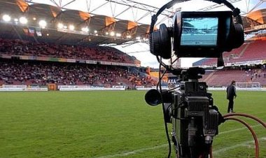 لتعديل زوايا التصوير.. لجنة الحكام تجتمع مع مخرجي المباريات