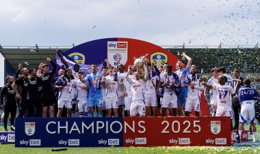 "ليدز يونايتد" يتوج بدوري الدرجة الأولى في إنجلترا