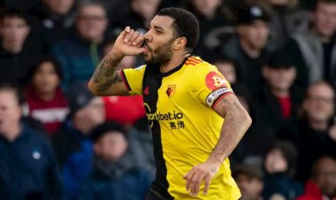 لاعب واتفورد السابق: لا ينبغي لـ ليفربول أن يتخلي عن صلاح فهو استثنائيًا في مركزه