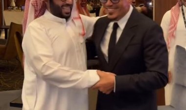 لقاء حار بين الهضبة عمرو دياب والمستشار تركي آل الشيخ