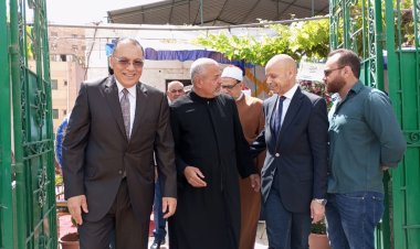 محافظ الشرقية يهنئ الأخوة الأقباط بكنائس الزقازيق بعيد القيامة المجيد