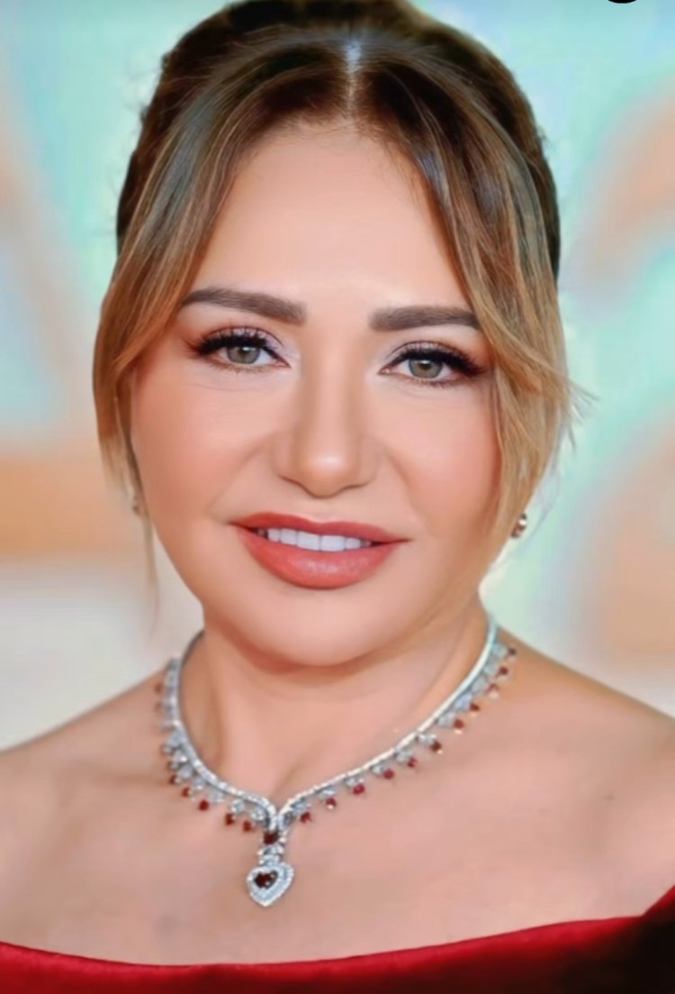 بين بساطة الشعر وفخامة الألماس.. ليلى علوي تبرز جمالها بفستان أحمر
