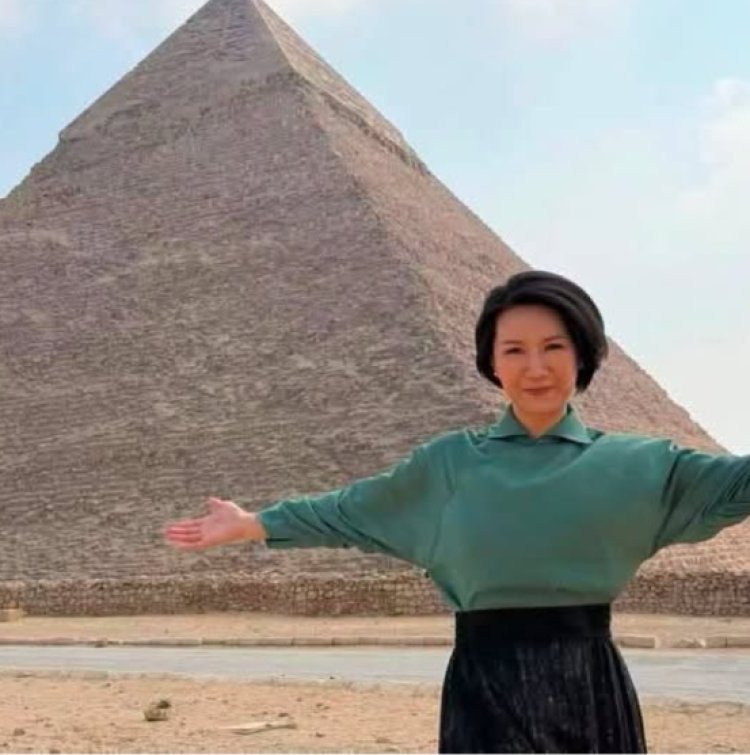 المذيعة الصينية ليو شين تستكشف معالم القاهرة وتوثق رحلتها بين الأهرامات والأسواق الشعبية