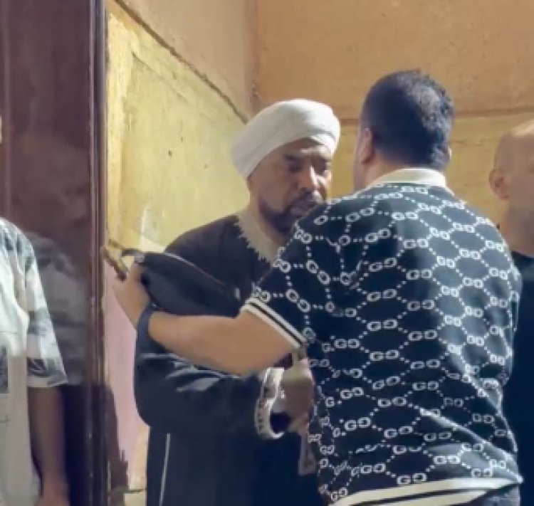 حجازي متقال يتلقى عزاء والدته بمسجد الحجاز بالهرم